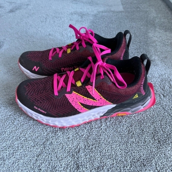 New balance sports shoes