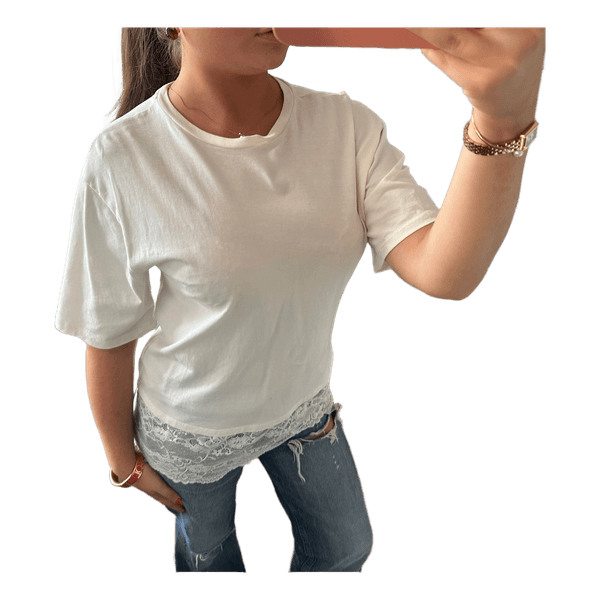Vit t-shirt med spetskant Nelly