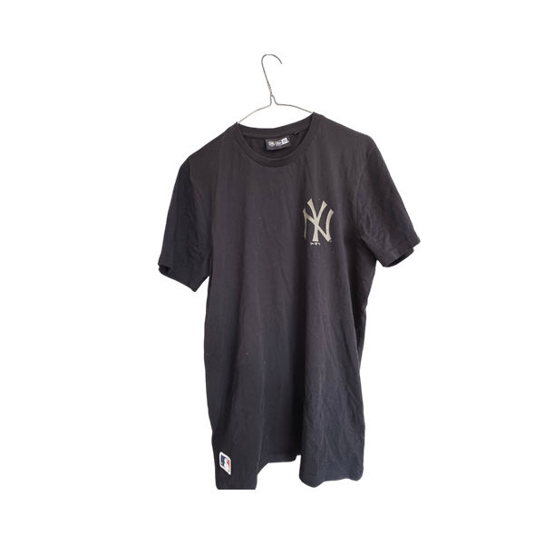 New Era musta t‑paita