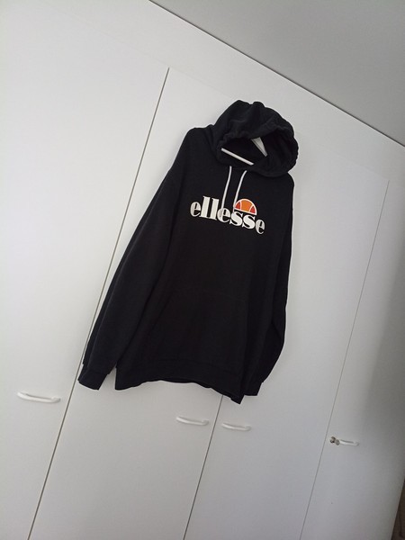 ellesse huppari