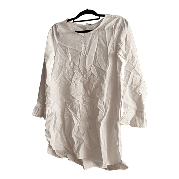 White long sleeved blouse