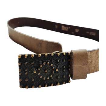 Nini’s leather belt