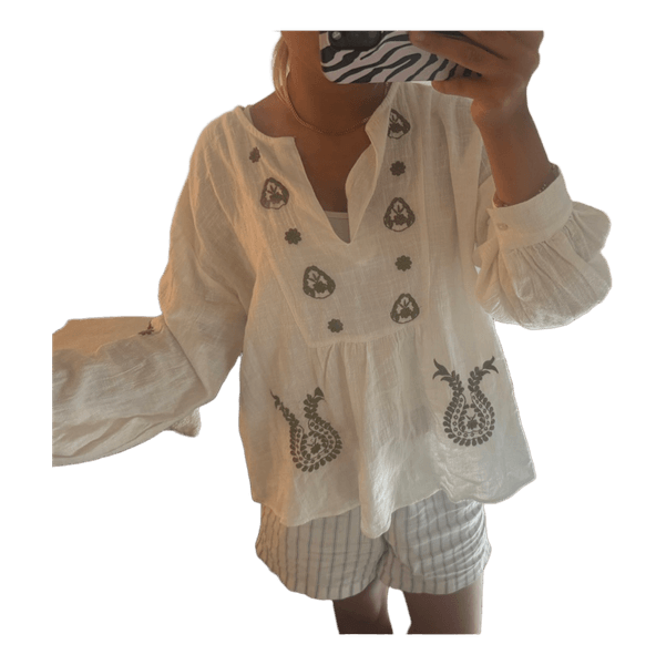 Hvid broderet bluse