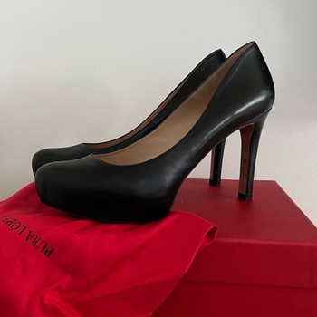 Pura lopez heels