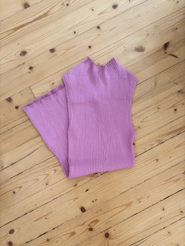 Pink ribbed knit top