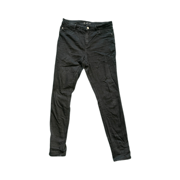 Mustat skinny-farkut
