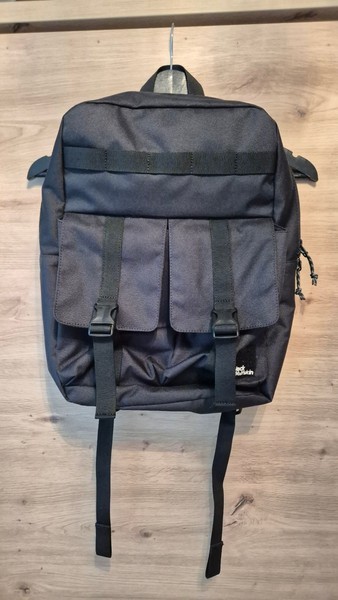 Musta Jack Wolfskin reppu