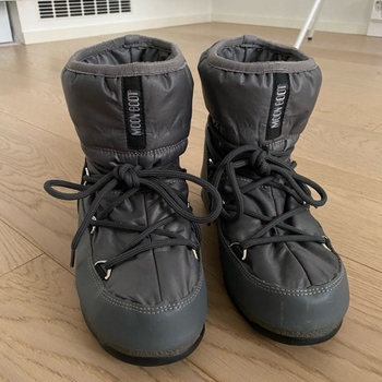 Moon boot shoes