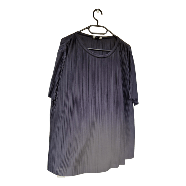 Mustast plisseeritud top