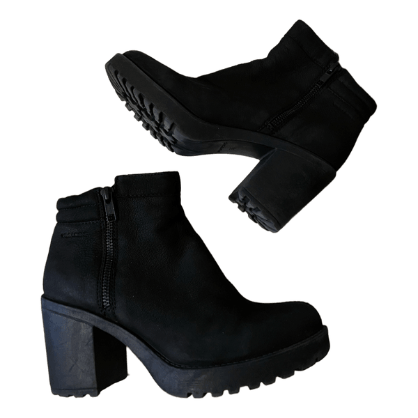 Vagabond black ankle boots