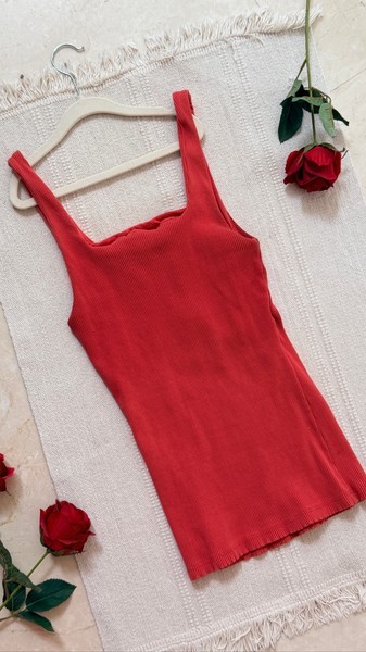 Red top size M