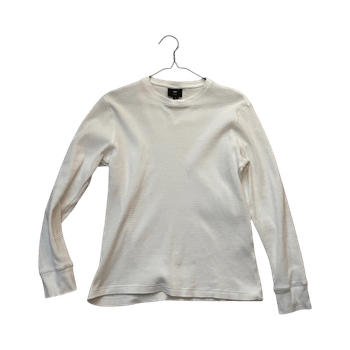 Valkoinen pitkähihainen paita