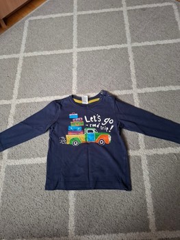 Navy long-sleeved shirt