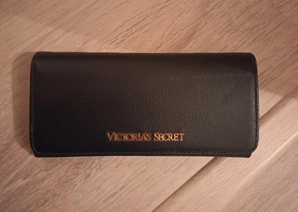 Musta Victoria's Secret lompakko