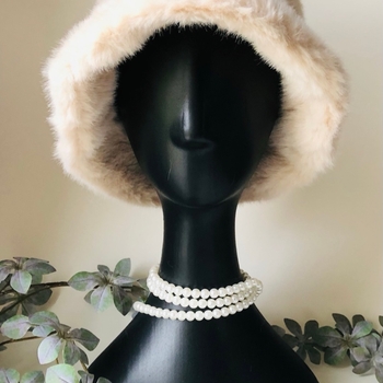 Pehmeä tekoturkis bucket-hattu