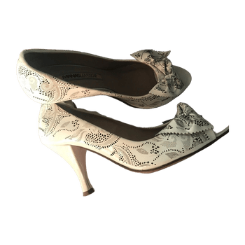 Manas heels