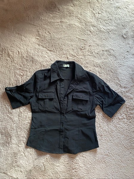 Black short sleeve shirt