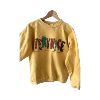 Keltainen vintage collegepaita