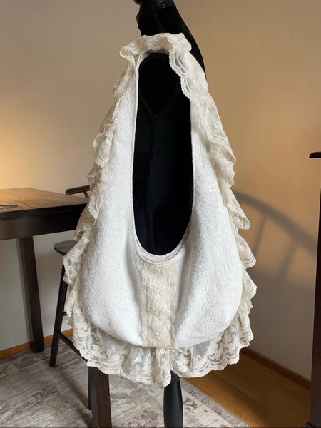 White lace shoulder bag