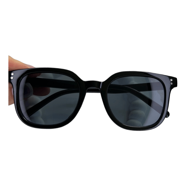 Juodi nedidukai akiniai nuo saules sunglass