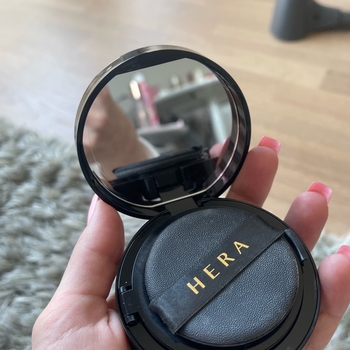 Black compact cushion foundation