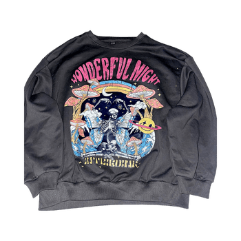 Mustat graffitiprinttikuvioinen collegepaita