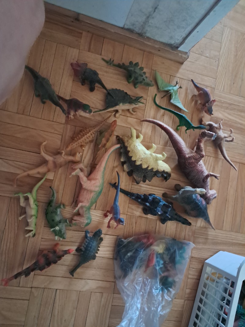 muoviset dinosauruslelut, 20 kpl