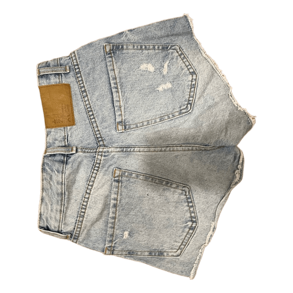 Vaaleansiniset denim-shortsit