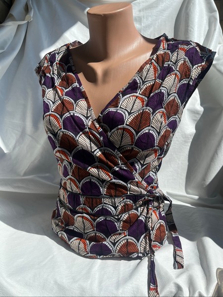 Purple geometric wrap top