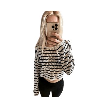 Mustavalkoinen raidallinen neulepaita