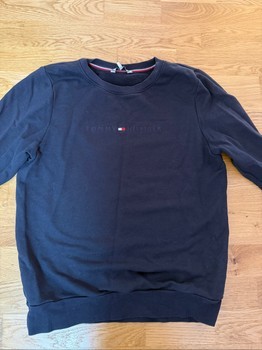 Navy Tommy Hilfiger sweatshirt