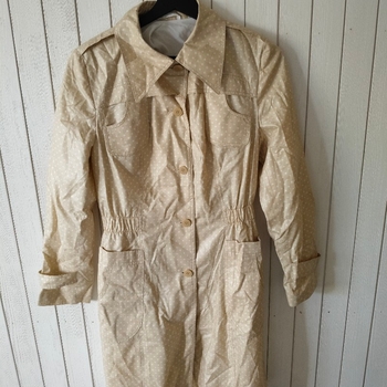 Beige polka dot -vintagetakki