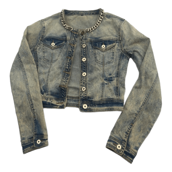 Kort denimjakke med kædedetalje