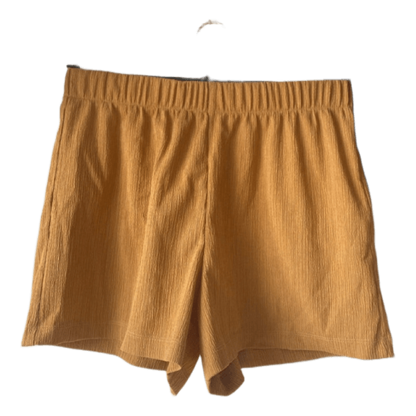 Keltaiset shortsit
