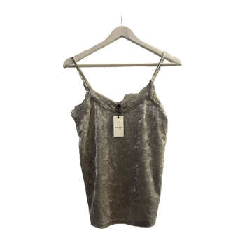 Pieces top