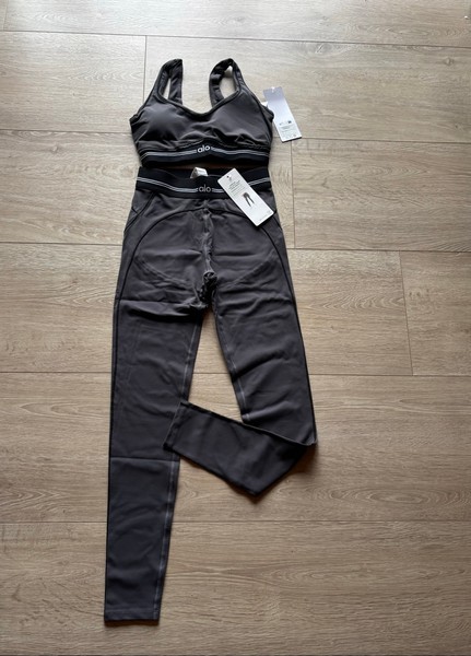 Alo yoga sports set