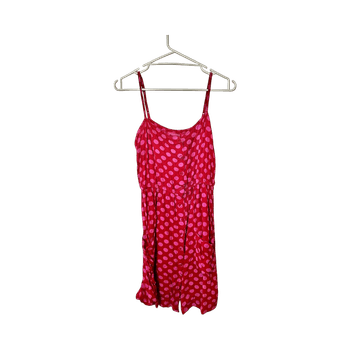 punainen polka dot mekko