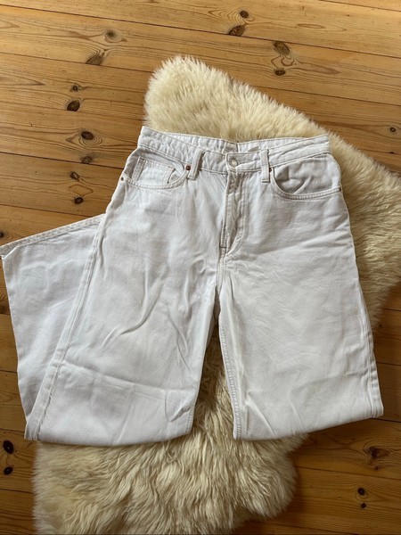White baggy jeans
