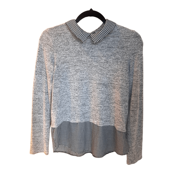 Grey knit top with gingham collar