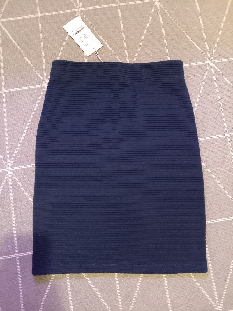 Navy ribbed pencil skirt
