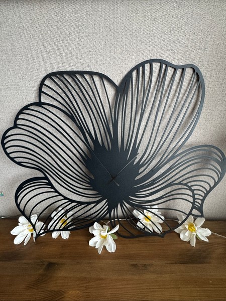 Black metal flower clock