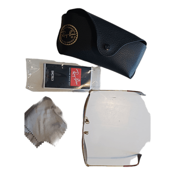 Ray-Ban aurinkolasit kotelolla