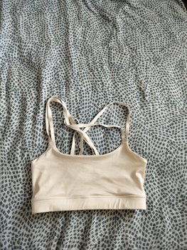 beige urheilurintaliivit