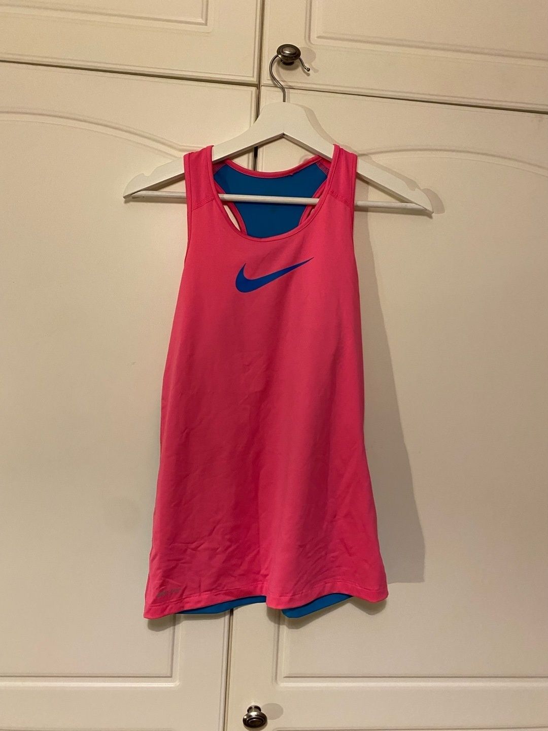 Nike urheilutoppi