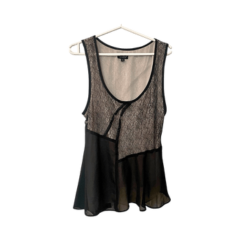 Mustat hihaton toppi