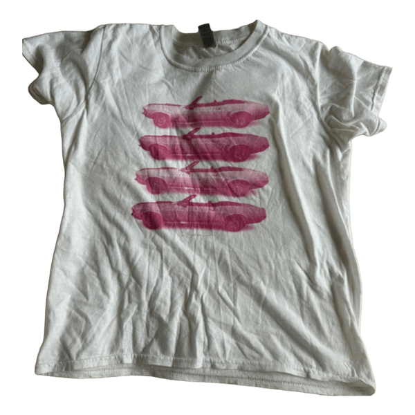 Hvid t-shirt med bilprint