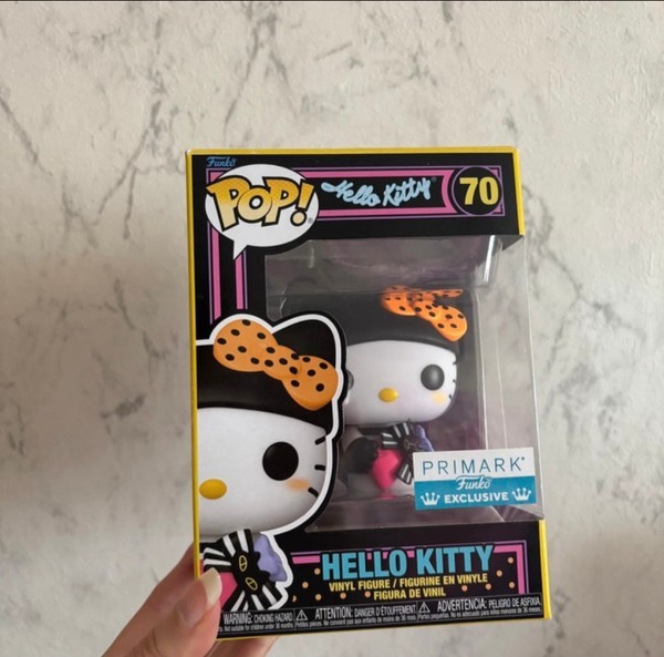 Funko Pop! Sanrio #70 Hello Kitty Hot Topic Exclusive