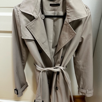 Beige trenssi 