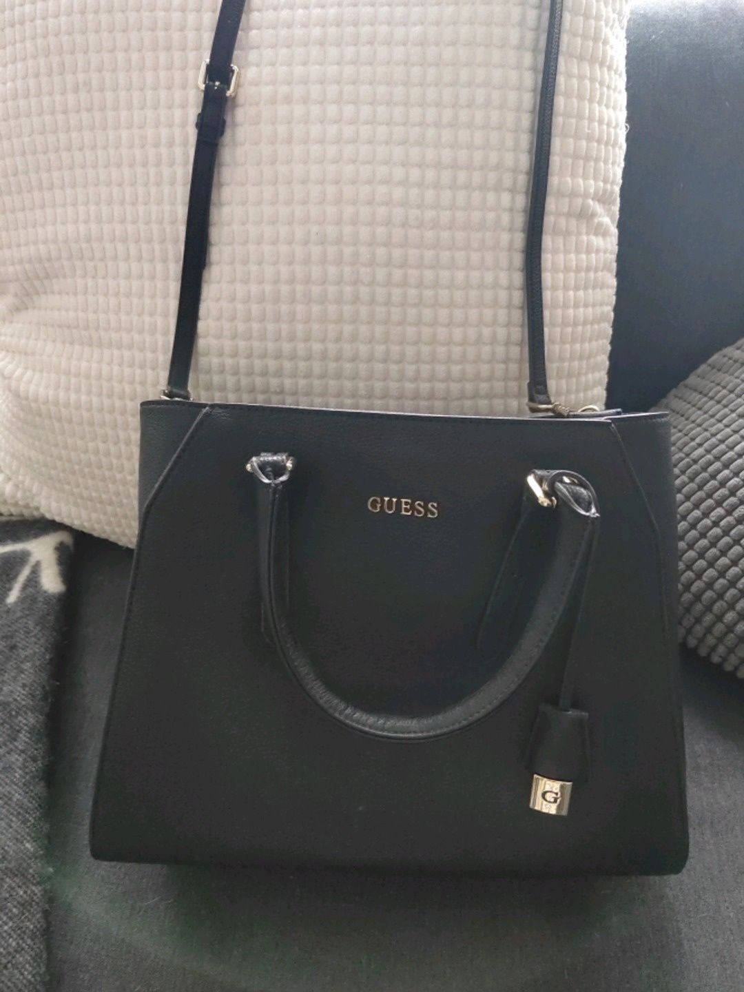 Guess laukku