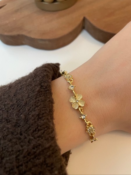 new adjustable flower bracelet 🌺